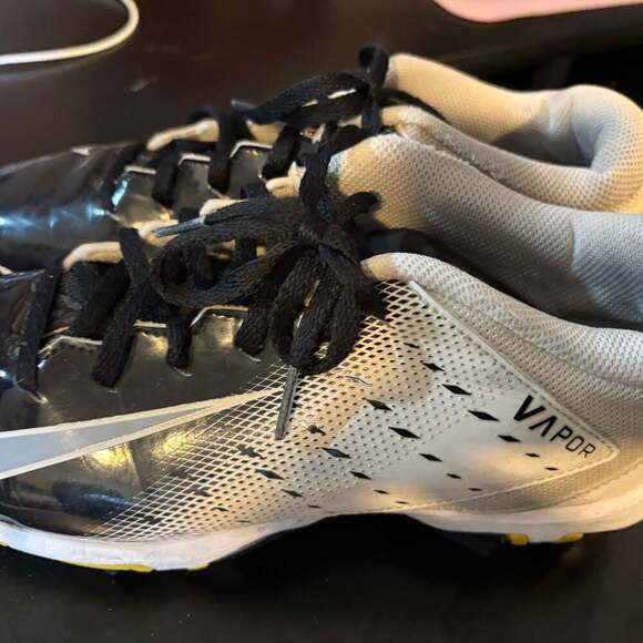 Nike Vapor Untouchable Shark 3 Football Cleats - Picture 4 of 13